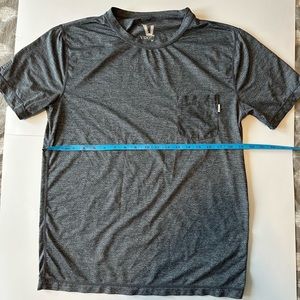Men’s Vuori Tradewind Performance Tee size Medium EUC m Vuori men workout shirt
